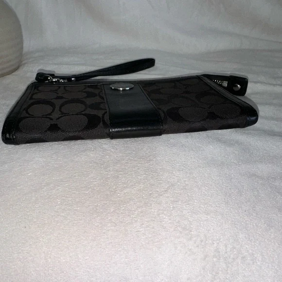 ‼️SOLD‼️Coach Women's‎ Black Square Shape Front Zipper Wristlet/Wallet - Picture 8 of 14
